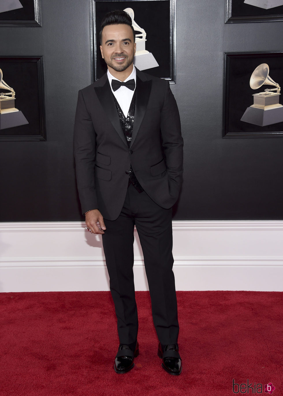 Luis Fonsi en la alfombra roja de los Premios Grammy 2018