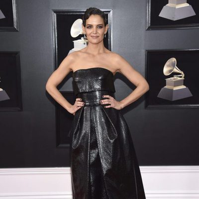 Katie Holmes en la alfombra roja de los Premios Grammy 2018