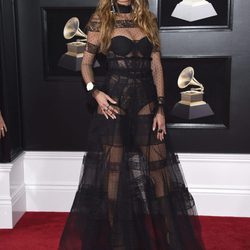 Heidi Klum en la alfombra roja de los Premios Grammy 2018
