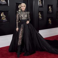 Lady Gaga en la alfombra roja de los Premios Grammy 2018