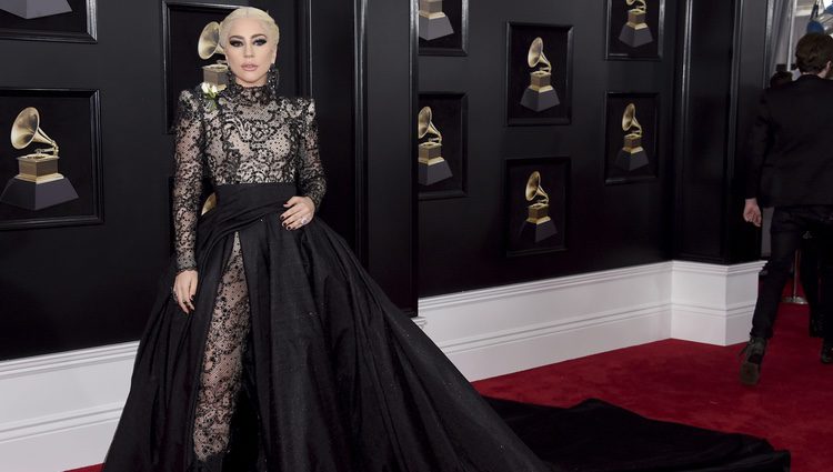 Lady Gaga en la alfombra roja de los Premios Grammy 2018