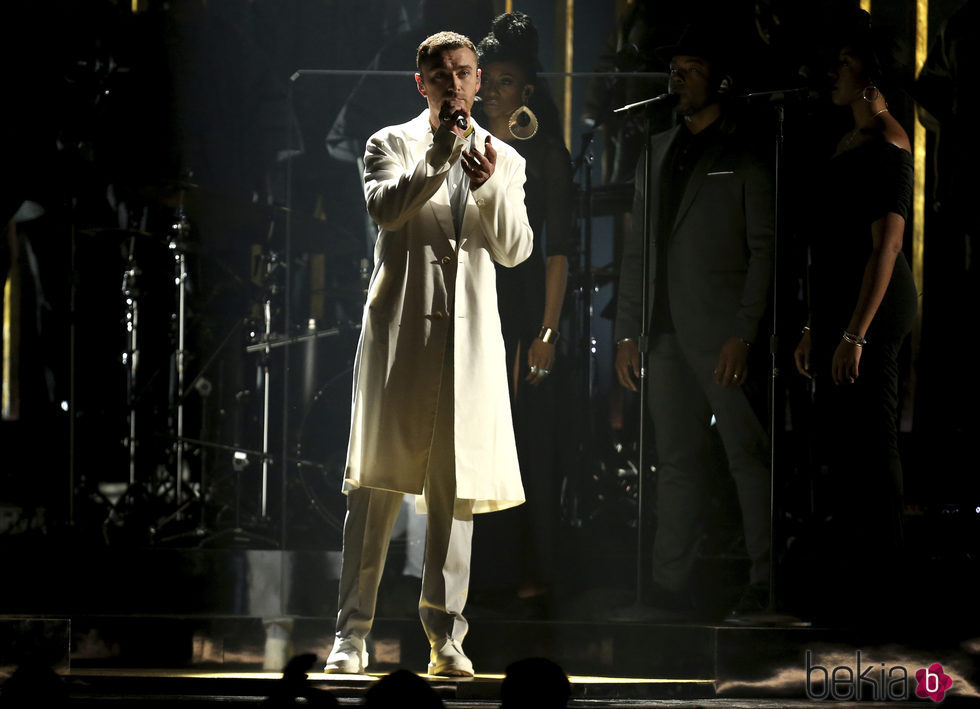 Sam Smith durante su actuación en los Premios Grammy 2018