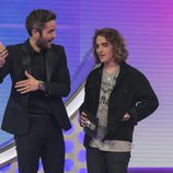 Manel Navarro con Roberto Leal en la gala de elección de Eurovisión de 'OT 2017'