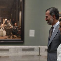 Los Reyes Felipe y Letizia ante Las Meninas de Velázquez