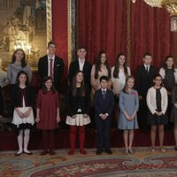 La Princesa Leonor con 20 escolares de España en la entrega del Toisón de Oro que le impuso el Rey Felipe