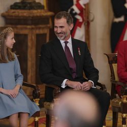 Los Reyes Felipe y Letizia con la Princesa Leonor en la entrega del Toisón de Oro