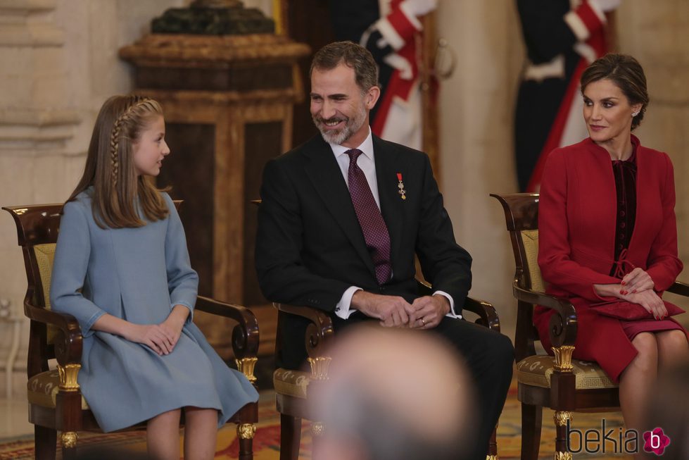 Los Reyes Felipe y Letizia con la Princesa Leonor en la entrega del Toisón de Oro