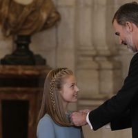 El Rey Felipe impone a la Princesa Leonor el Toisón de Oro