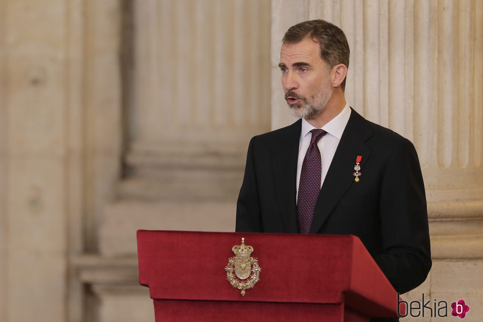 El Rey Felipe da un discurso tras imponer el Toisón de Oro a la Princesa Leonor
