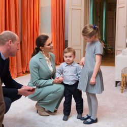 El Príncipe Guillermo con Victoria de Suecia y sus hijos Estela y Oscar en el Palacio de Haga