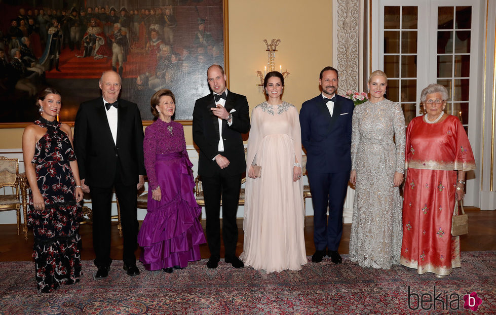 El Príncipe Guillermo y Kate Middleton con la Familia Real Noruega en la cena de gala en su honor en Oslo