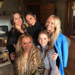 Las 'Spice Girls' posan sonrientes en su reencuentro