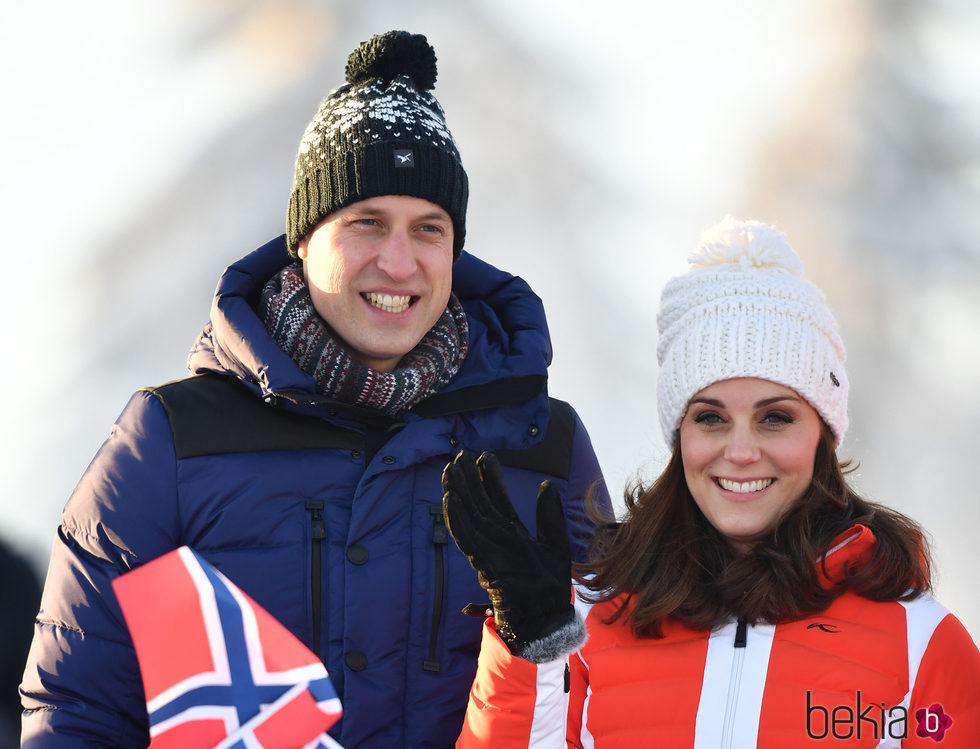 Los Duques de Cambridge durante su visita a una pista de esquí en Noruega