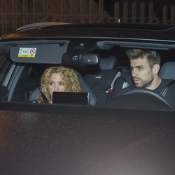 Shakira y Gerard Piqué llegando al lugar en el que han celebrado el cumpleaños