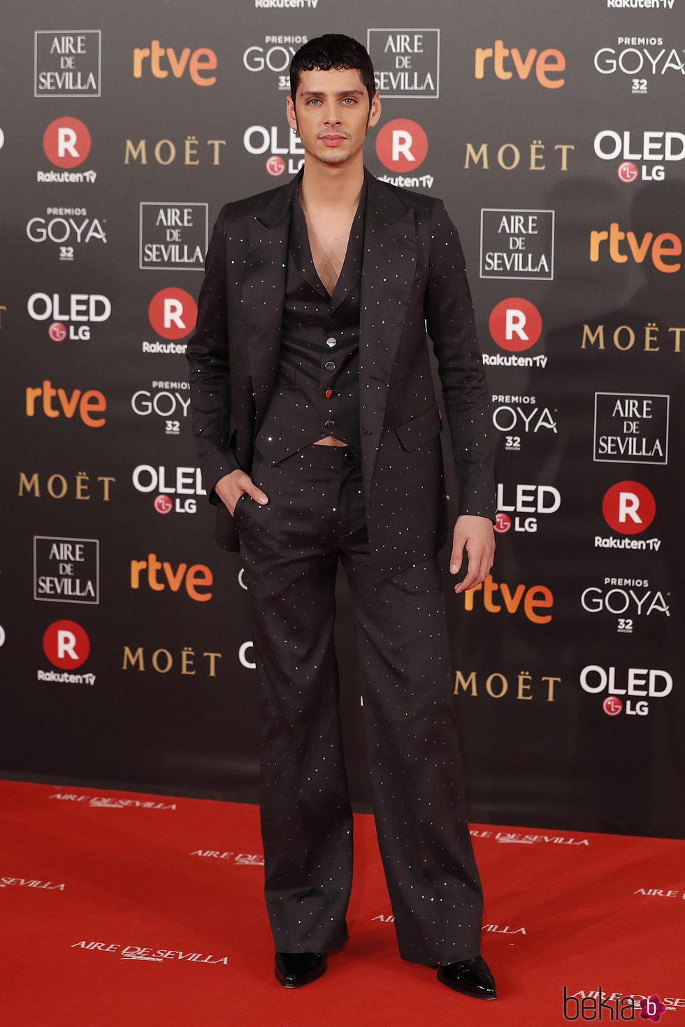 Eduardo Casanova en la alfombra roja de los Premios Goya 2018