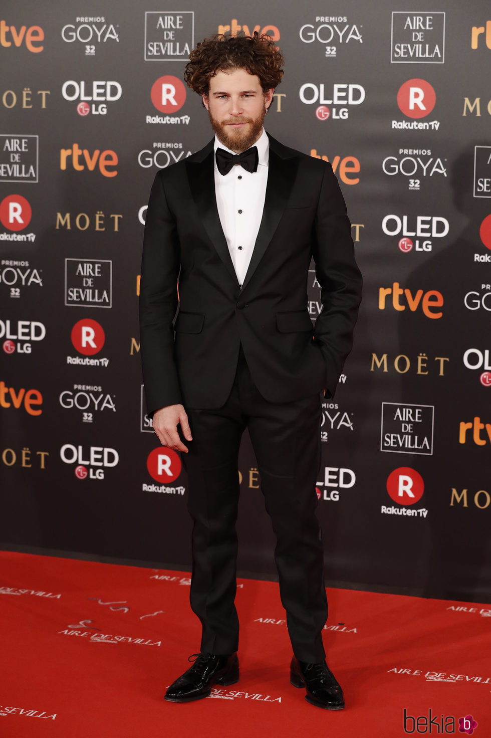 Álvaro Cervantes en la alfombra roja de los Premios Goya 2018