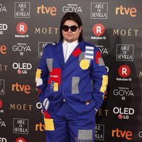 Brays Efe muy llamativo en la alfombra roja de los Premios Goya 2018