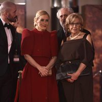 Manuela Carmena y Cristina Cifuentes en la alfombra roja de los Premios Goya 2018