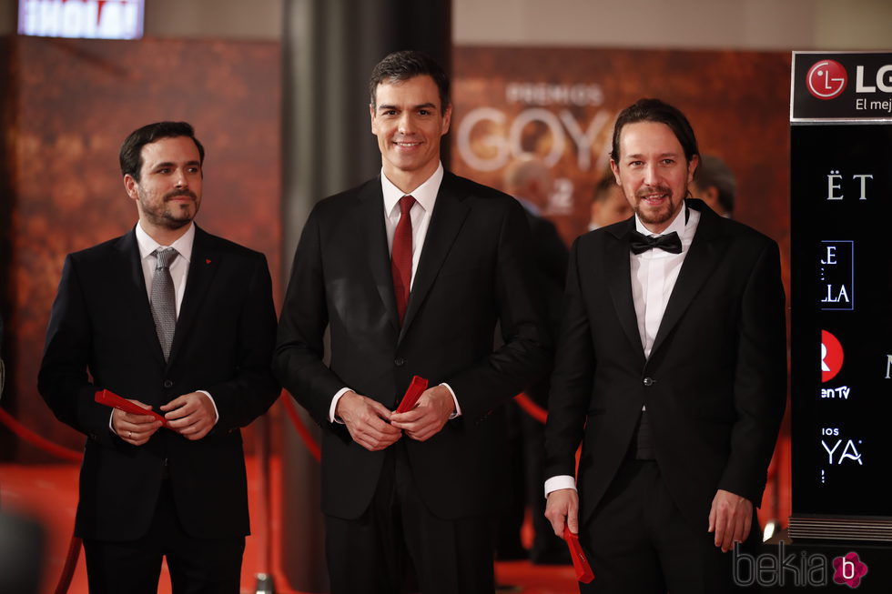 Pablo Iglesias, Alberto Garzón y Pedro Sánchez en la alfombra roja de los Premios Goya 2018