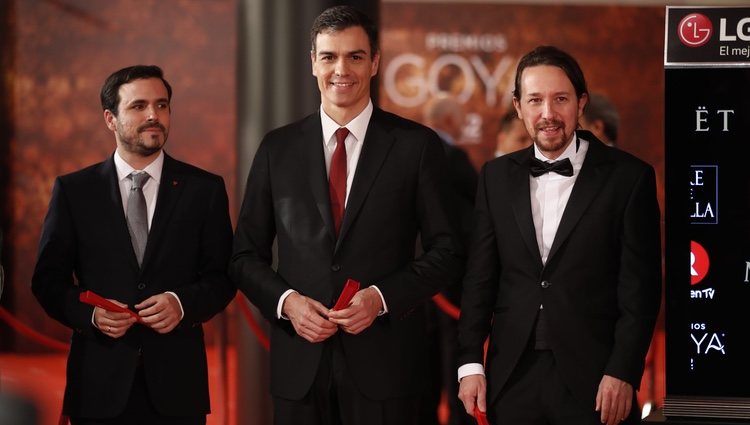 Pablo Iglesias, Alberto Garzón y Pedro Sánchez en la alfombra roja de los Premios Goya 2018
