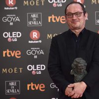 Pascal Gaigne posa con su galardón en los Premios Goya 2018