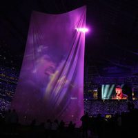 Justin Timberlake con el holograma de Prince en la Super Bowl 2018