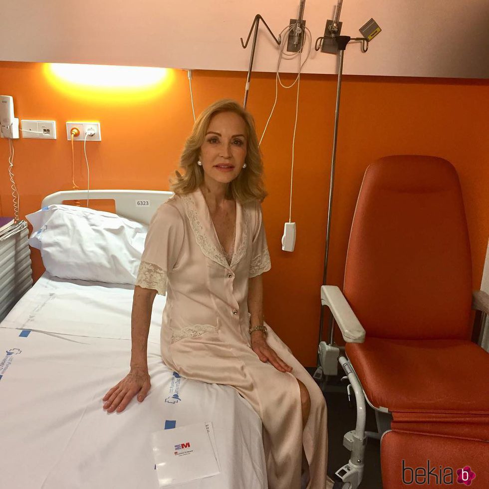 Carmen Lomana, hospitalizada por una operación de riñón