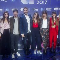 Los finalistas de 'OT 2017' junto a Roberto Leal y Noemí Galera en la rueda de prensa final