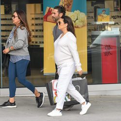 Eva Longoria, de compras junto a su marido Jose Baston en las calles de Beverly Hills