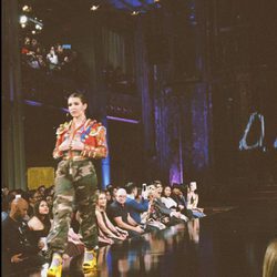 Alba Díaz desfilando en la pasarela de la New York Fashion Week