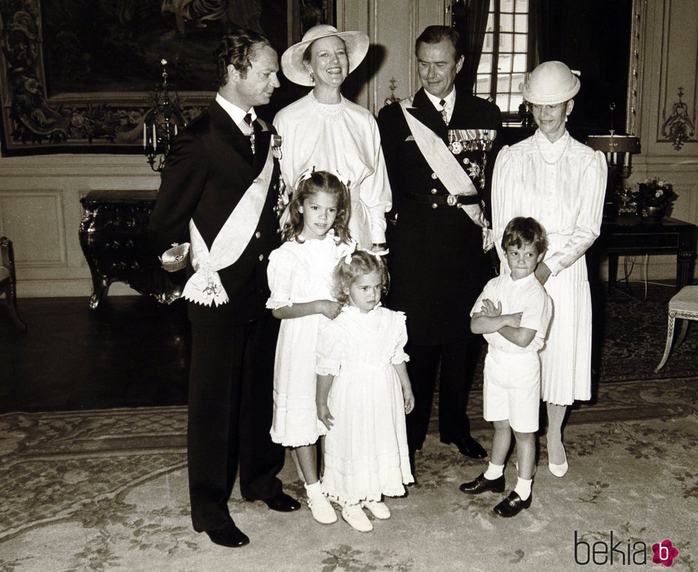 Margarita y Enrique de Dinamarca con los Reyes de Suecia y sus hijos Victoria, Carlos Felipe y Magdalena