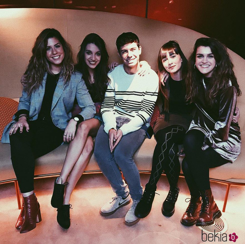 Miriam, Ana Guerra, Aitana, Alfred y Amaia disfrutan de una cena juntos