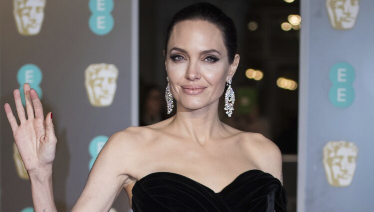 Angelina Jolie en la alfombra roja de los Premios BAFTA 2018