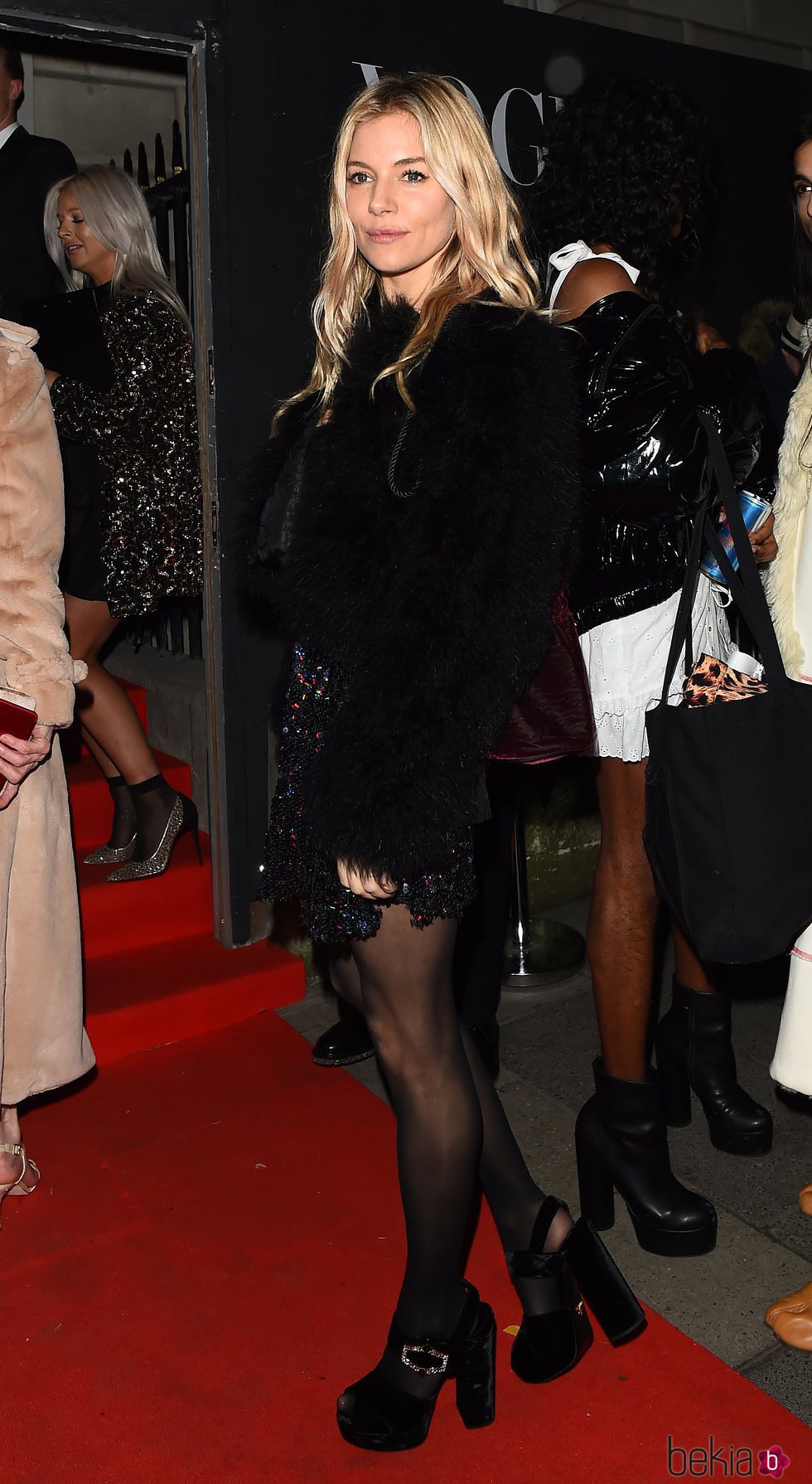 Sienna Miller en la fiesta de Vogue tras los BAFTA