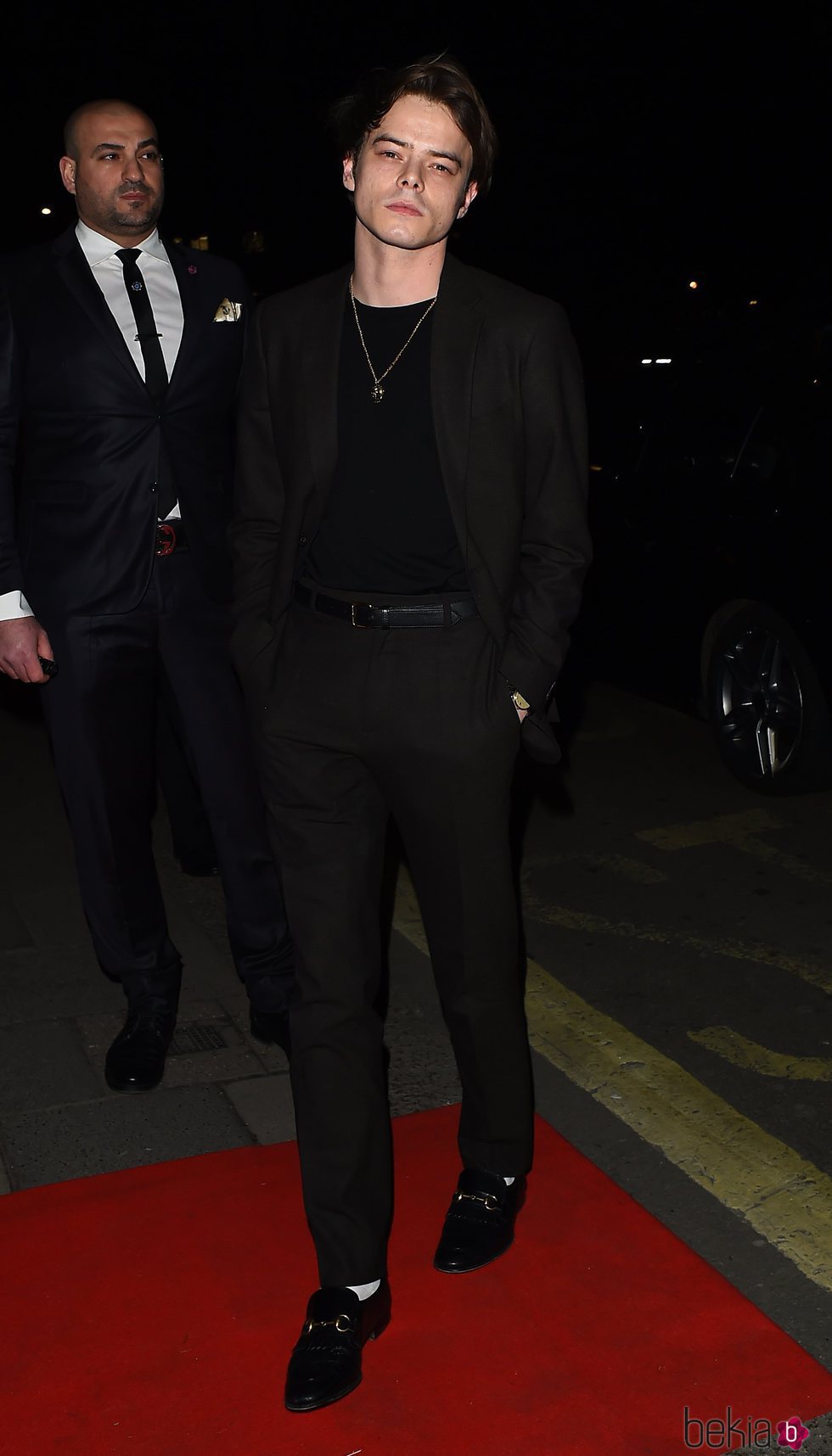 Charlie Heaton en la fiesta de Vogue tras los BAFTA