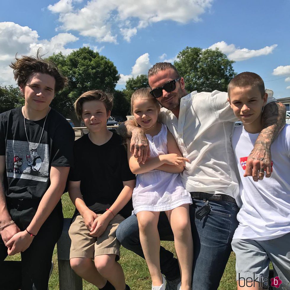 David Beckham junto a sus hijos Brooklyn, Romeo, Cruz y Harper Seven
