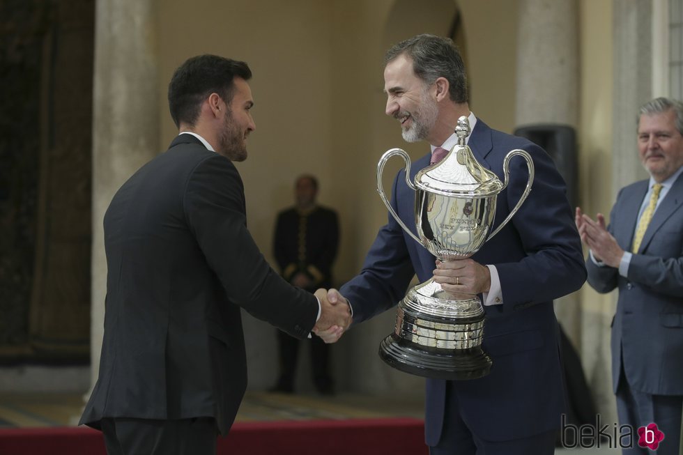 El Rey Felipe entrega el Premio Nacional de Deporte 2016 a Saúl Craviotto