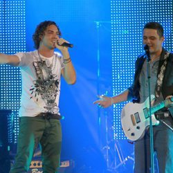 David Bisbal y Alejandro Sanz en un concierto durante la gira 'Paraíso Express'