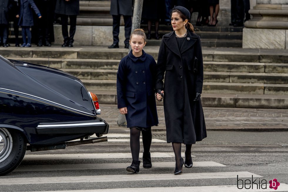 Mary de Dinamarca y la Princesa Isabel en el funeral de Enrique de Dinamarca