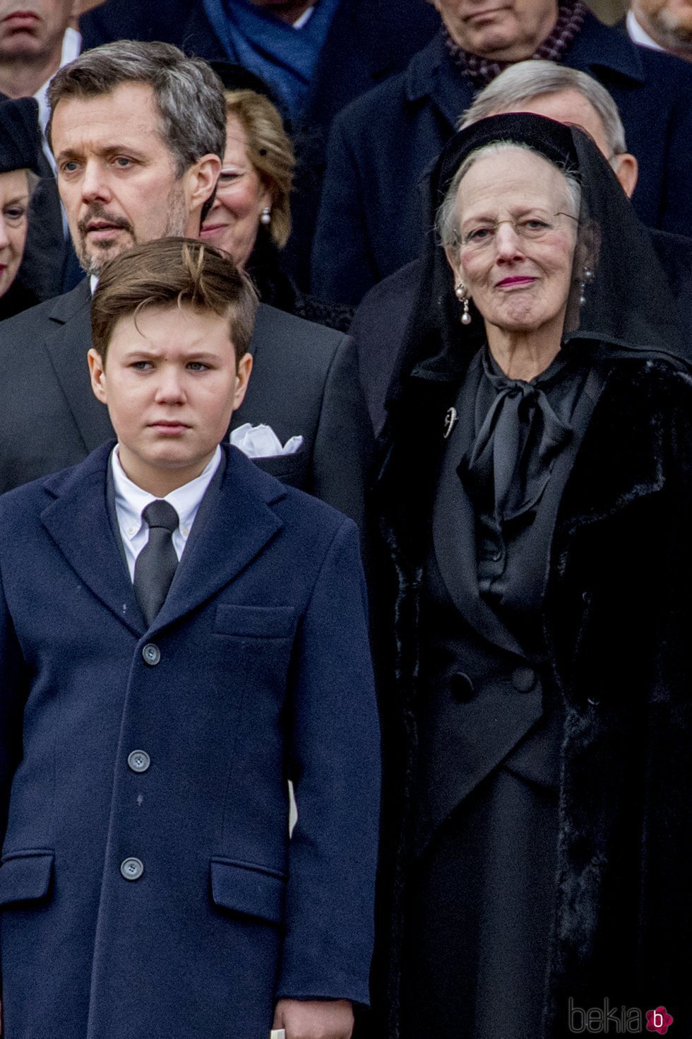 Federico y Margarita de Dinamarca y el Príncipe Christian en el funeral de Enrique de Dinamarca