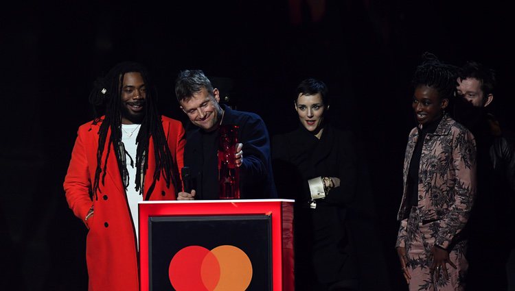 El grupo Gorillaz premiado como Mejor Grupo Británico en los Brit Awards 2018