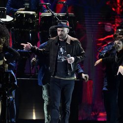 Justin Timberlake interpretando una de sus canciones en los Brit Awards 2018