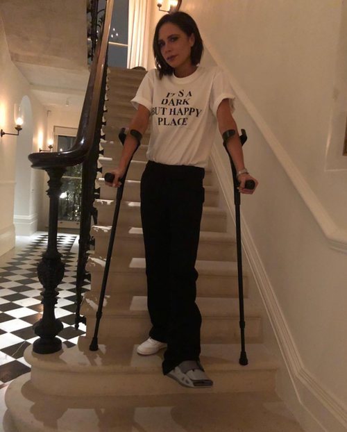 Victoria Beckham con la pierna rota