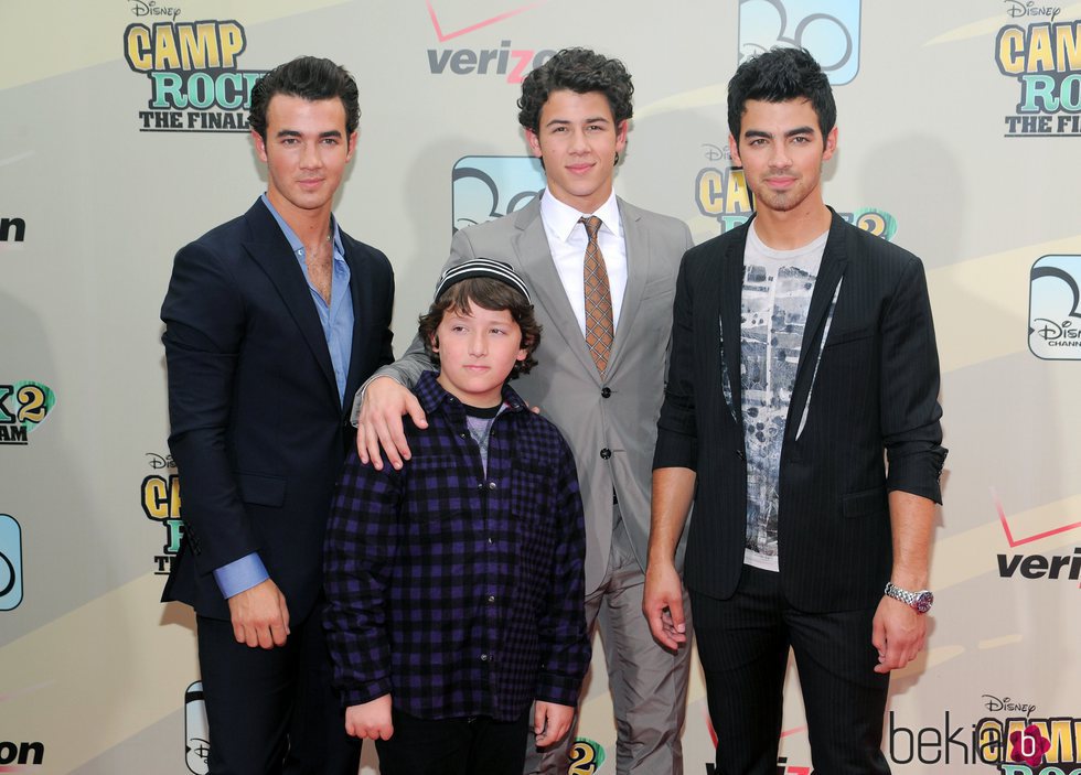 Los hermanos Kevin, Nick, Joe y Frankie Jonas en el estreno de la película 'Camp Rock 2'