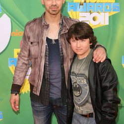Joe y Frankie Jonas en los Kids' Choice Awards 2011