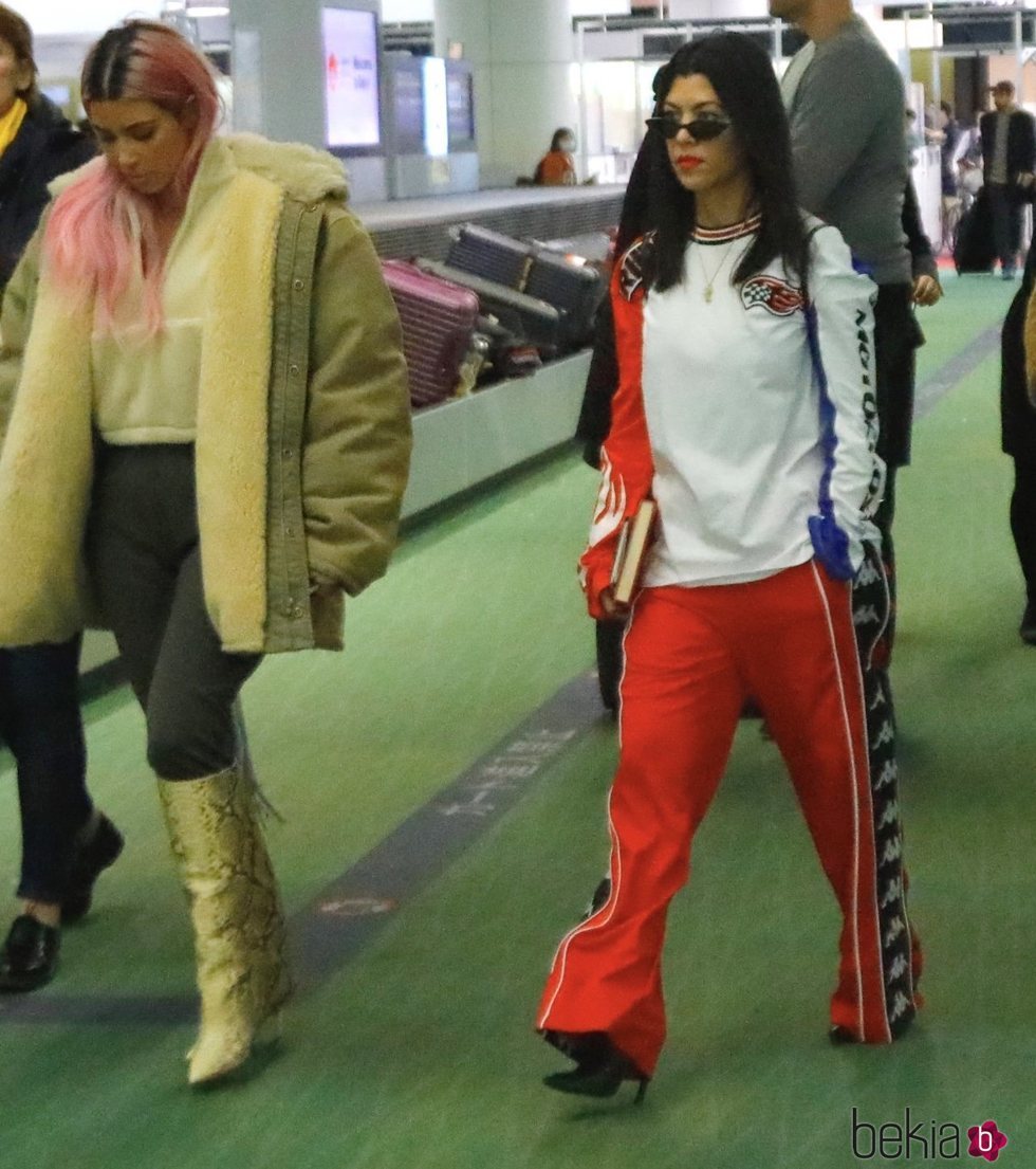 Kim y Kourtney Kardashian llegan a Tokyo