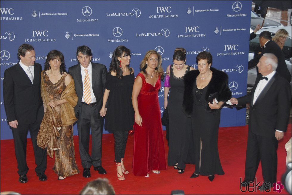 Arantxa Sánchez Vicario junto a sus padres y sus hermanos en los Premios Laureus 2007