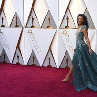 Betty Gabriel en la alfombra roja de los Premios Oscar 2018