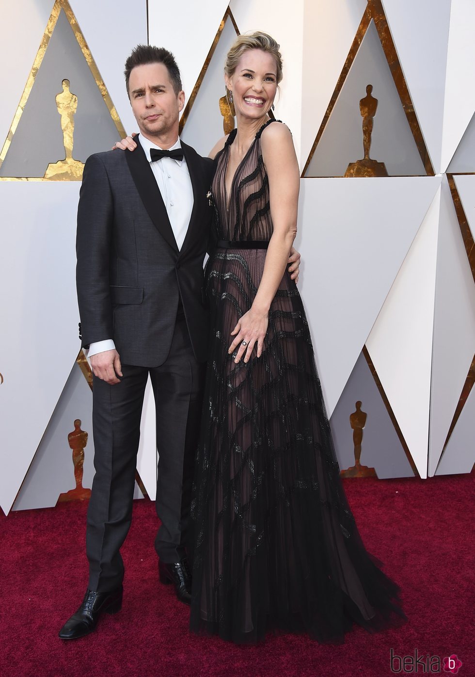 Sam Rockwell y Leslie Bibb en la alfombra roja de los Premios Oscar 2018