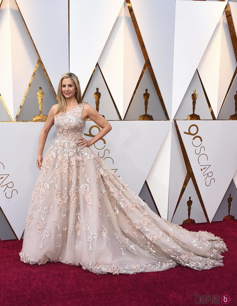 Mira Sorvino en la alfombra roja de los Premios Oscar 2018